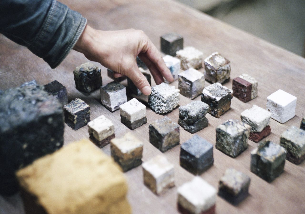 Sample cubes of different raw clays