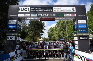 UCI Gravel World Championships 2026 elite men LIVE - Three riders get significant early gap