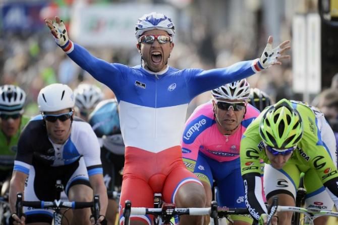 Nacer Bouhanni (FDJ) shows off the French national champions jersey in style