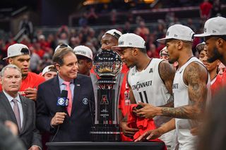 CBS's Jim Nantz with national champion UConn Huskies at the 2023 Final Four.