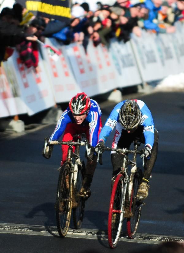 Tomas Paprstka (Czech Republic) and Julian Alaphilippe (France) lunge for the line