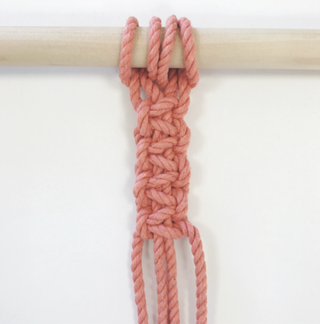 How to macrame a square knot