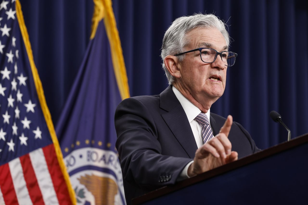 Jerome Powell at a lectern