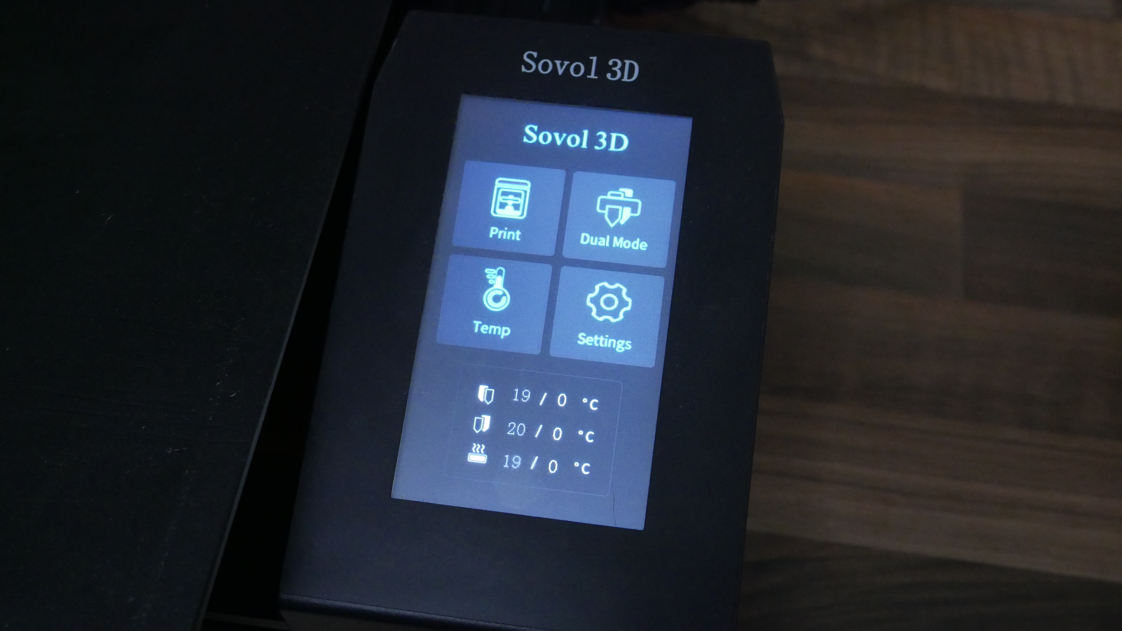 close up of Sovol SV04 screen