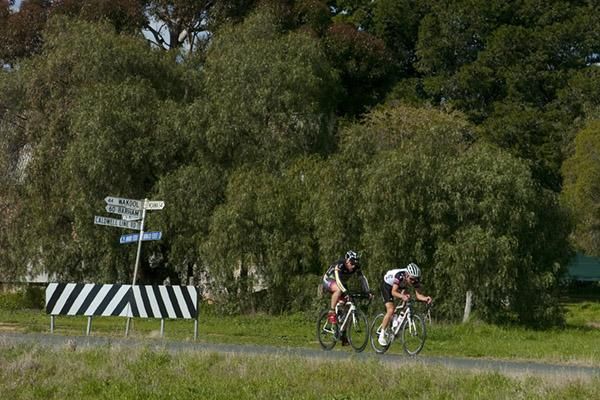 James Williamson (Hyster-Total Rush) and Timothy Dalgliesh (Merida Australian Road Team) at the beginning of their attack near Bunnaloo.
