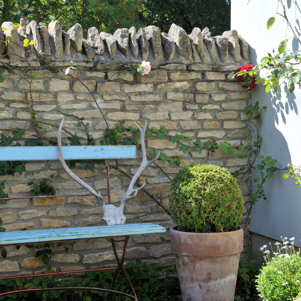 stone walled cottage garden idea