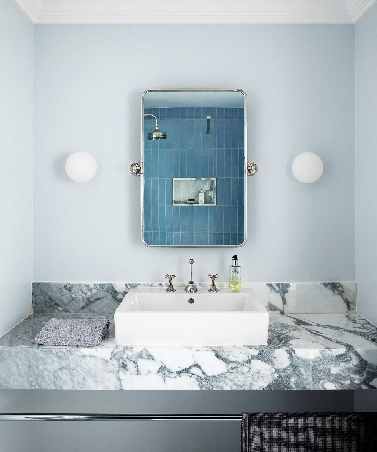 7 things people with nice-smelling bathrooms never do