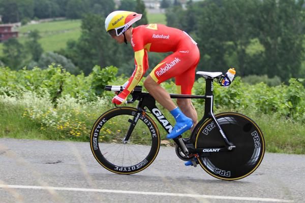 Luis-Leon Sanchez (Rabobank Cycling Team) climbs through the Beaujolais vineyards