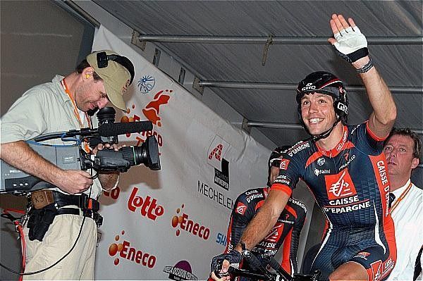 Nicolas Portal (Caisse d'Epargne) waves to the crowd before setting out on the final TT.
