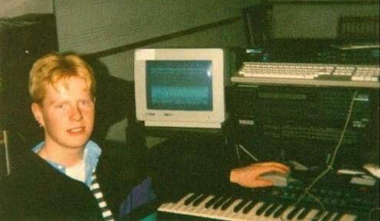 An old retro photo of Peter Connelly at a old monitor and keyboard.