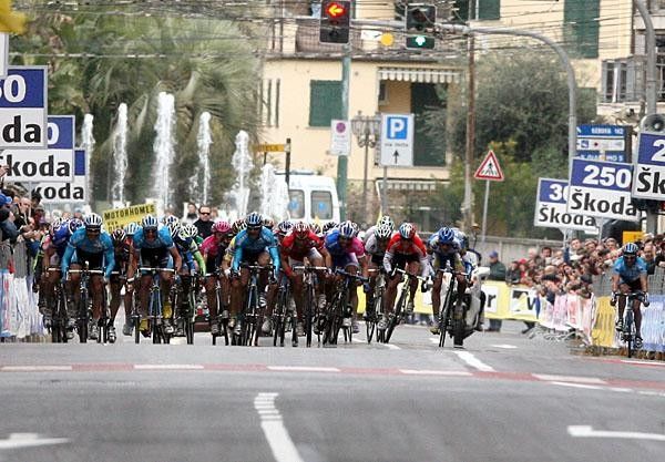 Milram gave Petacchi a great lead-out but the Italian couldn't seal the deal.