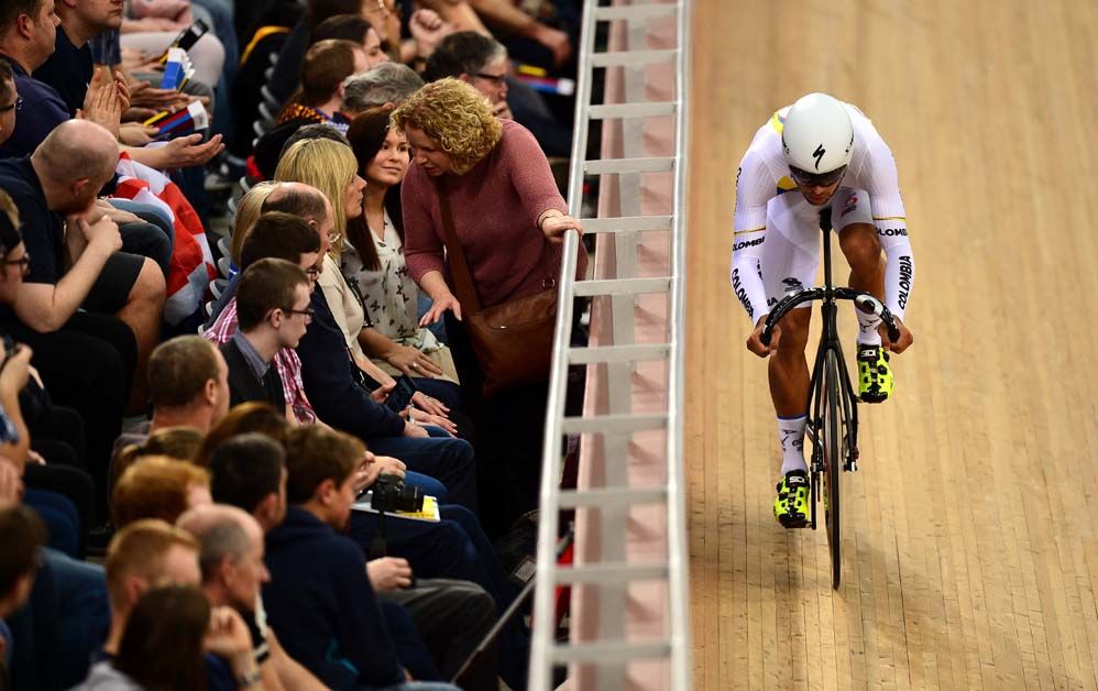 Fernando Gaviria builds up to his flying lap
