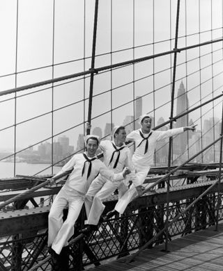 three sailors singing on the brooklyn bridge in On the town