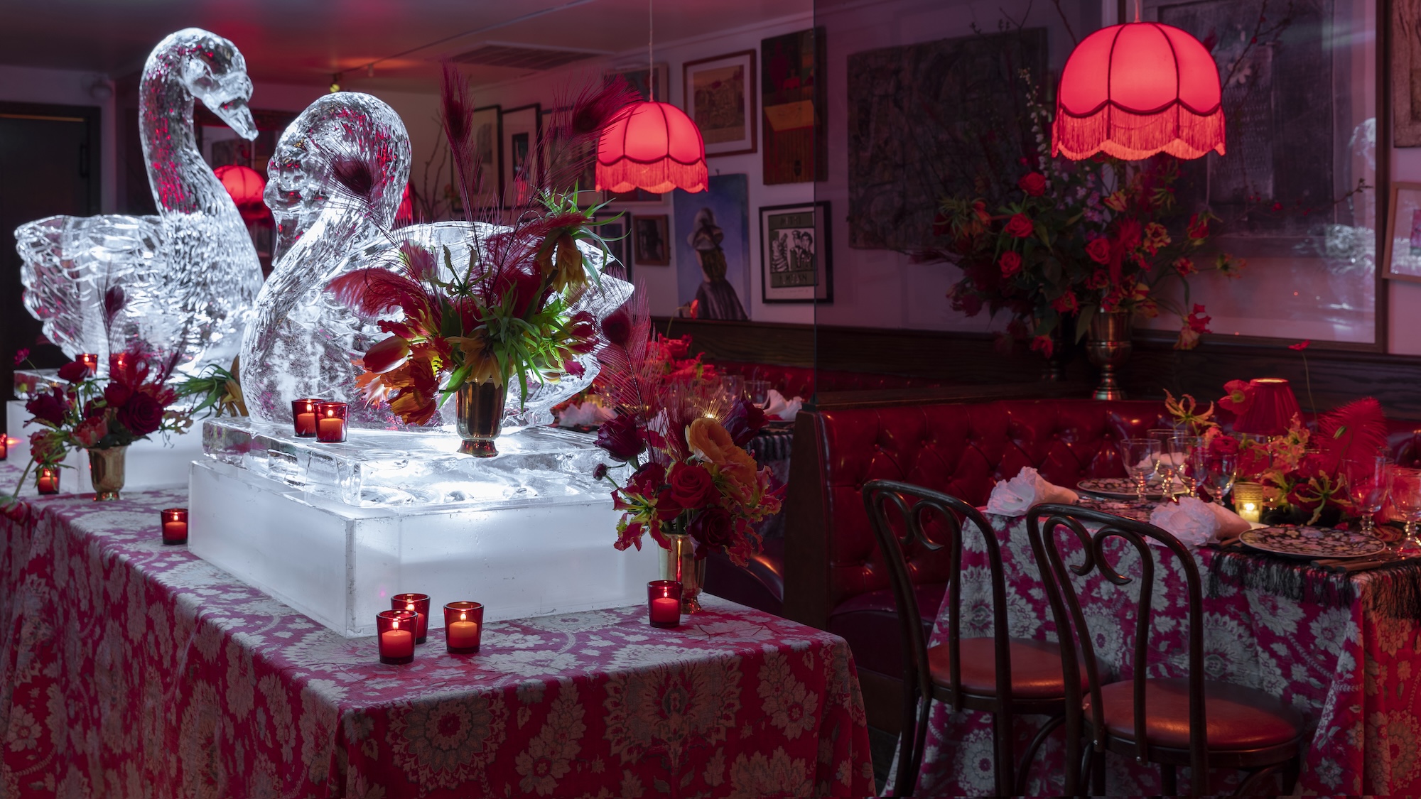 houses and parties rebecca gardner dinner party with swan ice sculptures