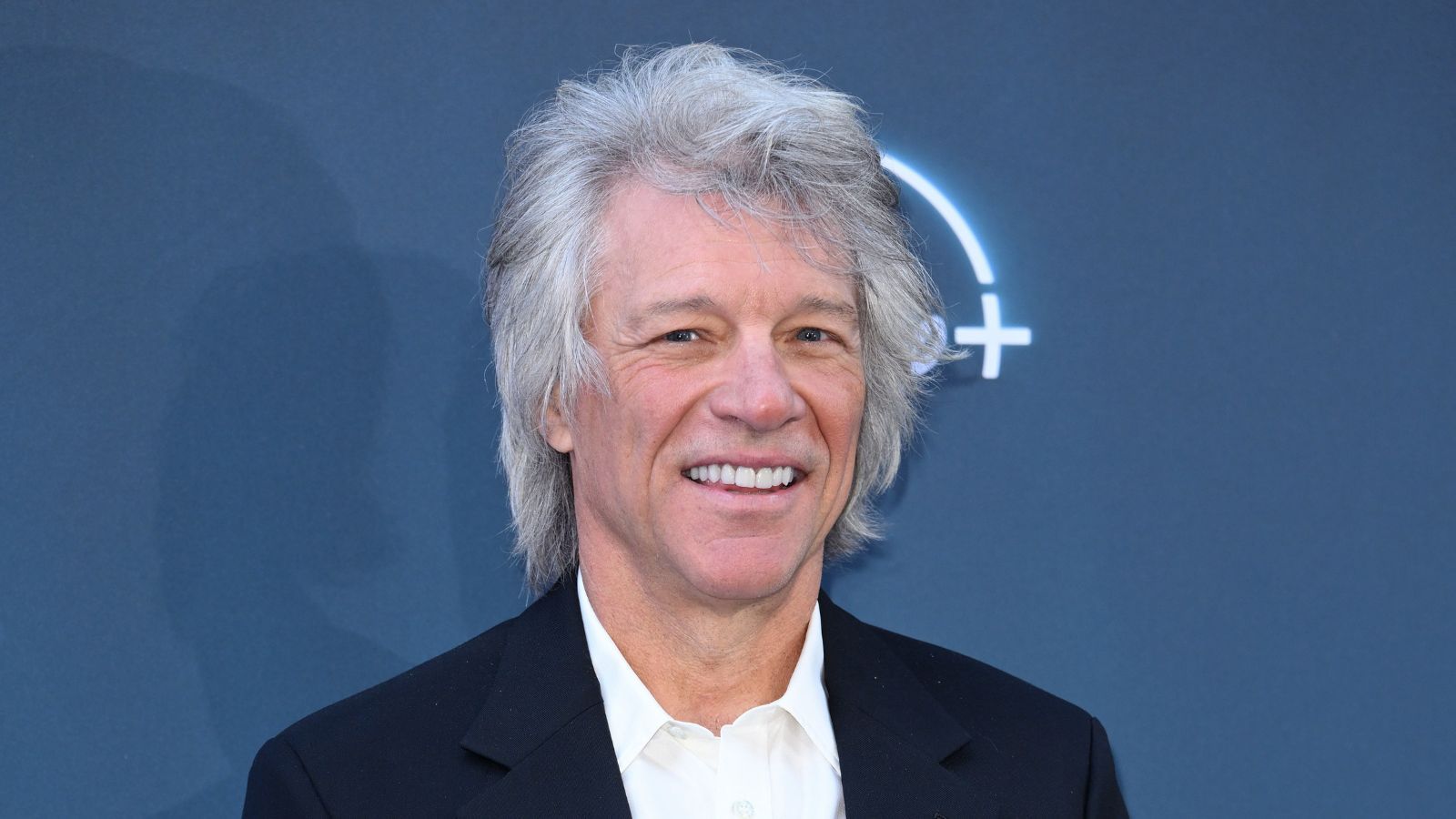Jon Bon Jovi’s Living Room Uses a Cocooning Tudor Secret