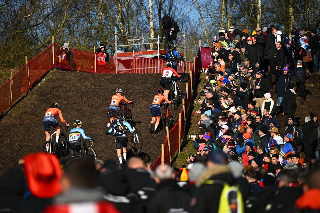 LIEVIN FRANCE FEBRUARY 01 A general view of the peloton competing during the 76th UCI CycloCross World Championships 2025 Womens Elite on February 01 2025 in Lievin France Photo by Luc ClaessenGetty Images