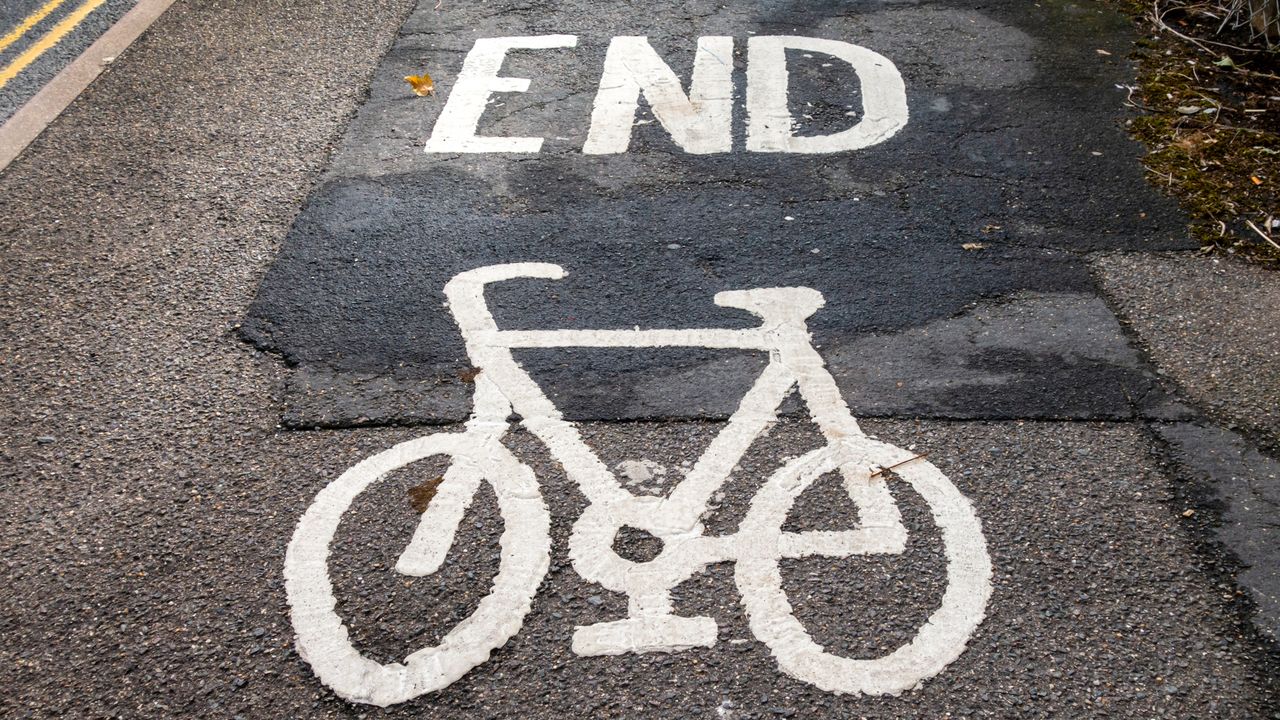 Image shows a painted bike lane with &#039;end&#039; written on the road