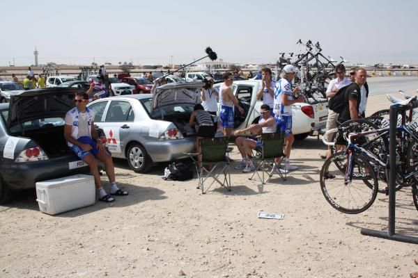 The FDJ team get ready.