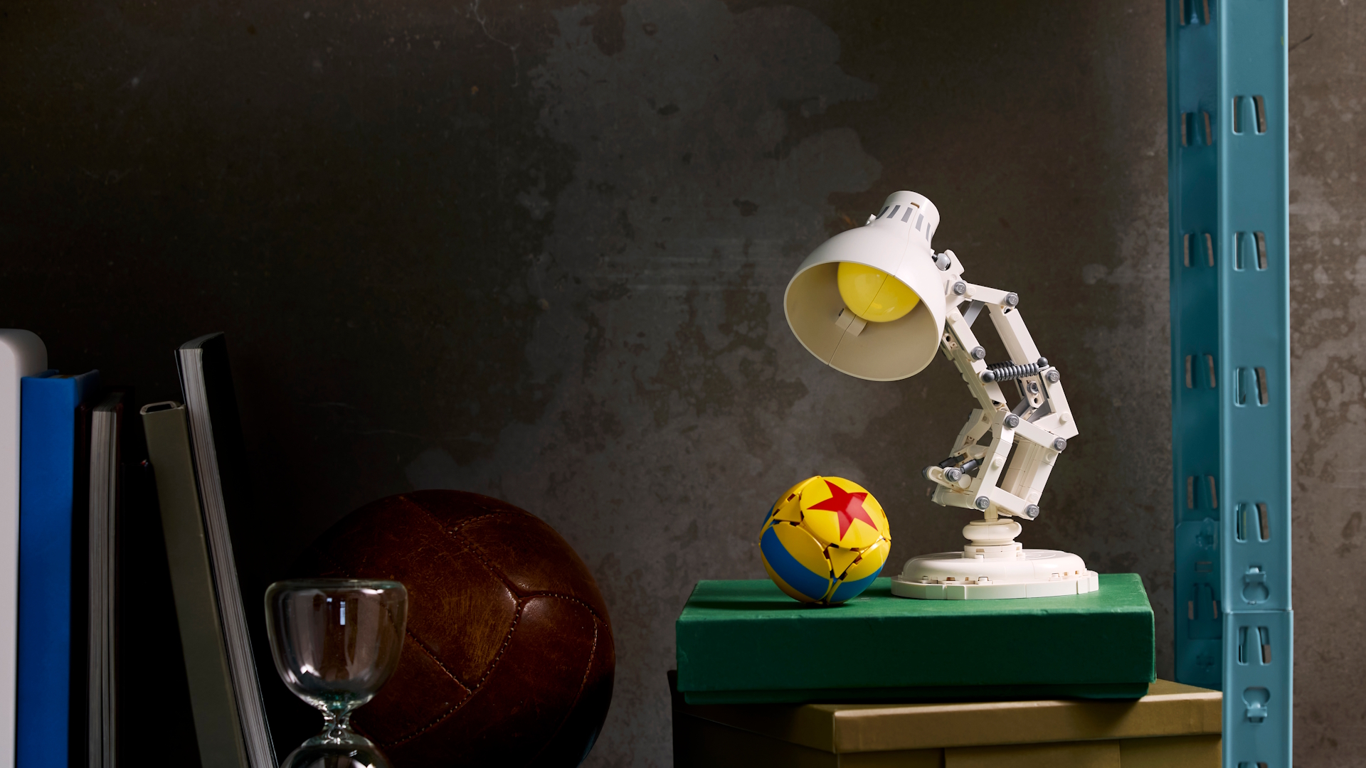 The Lego Luxor Jr. Lamp design