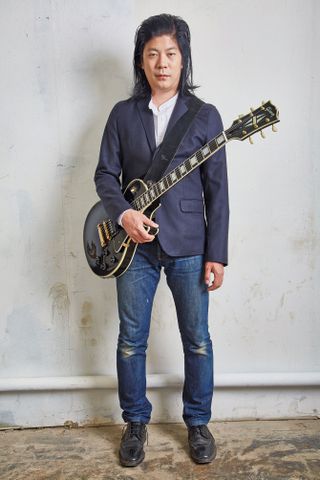 James Iha withhis Gibson Les Paul Custom: “They just have thatheaviness I like”