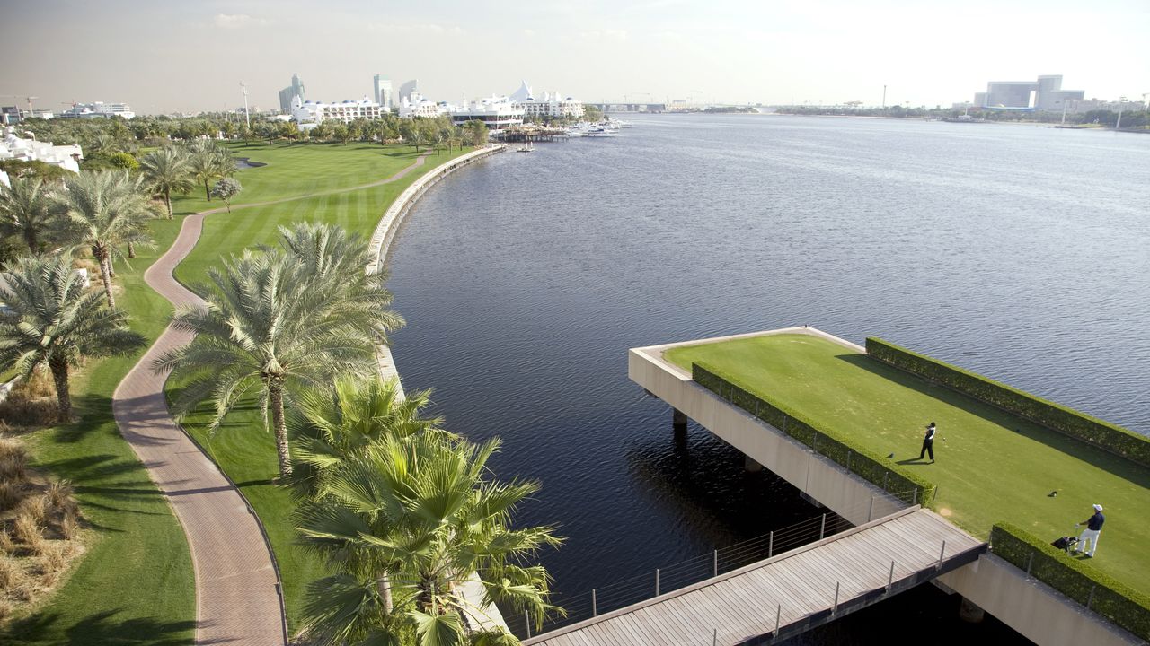 6th hole Dubai Creek