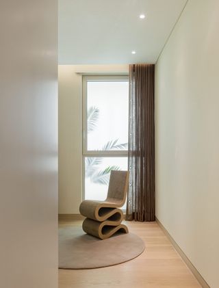 seat and window at Brighten Hannam by intg