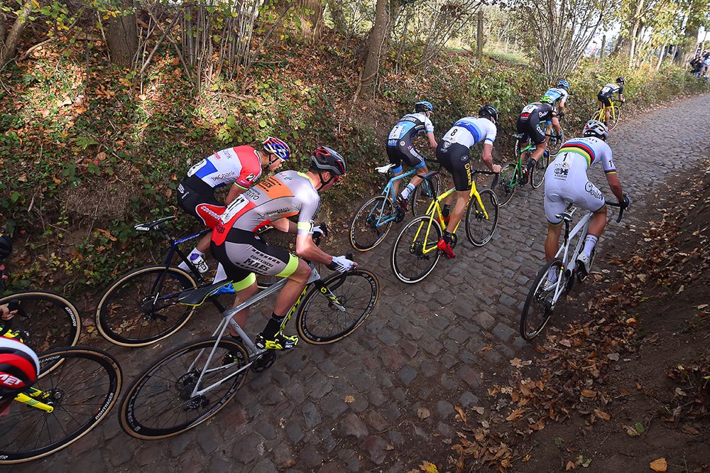The elite men climb the Koppenberg at Koppenbergcross