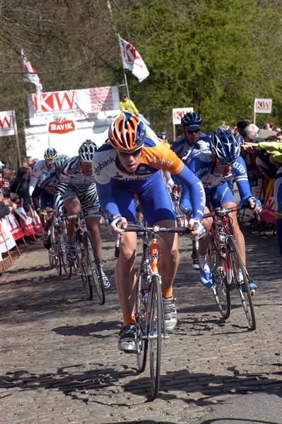 Mathew Hayman climbs Monte Kemmel at the 2003 Gent-Wevelgem.