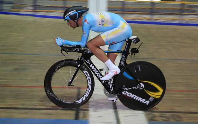 Vincenzo Nibali rides on the Brescia track with the telemetry on his bike