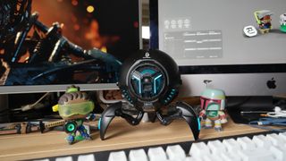 Gravastar Mars Pro V2, sitting on Tshaka's awesome desktop