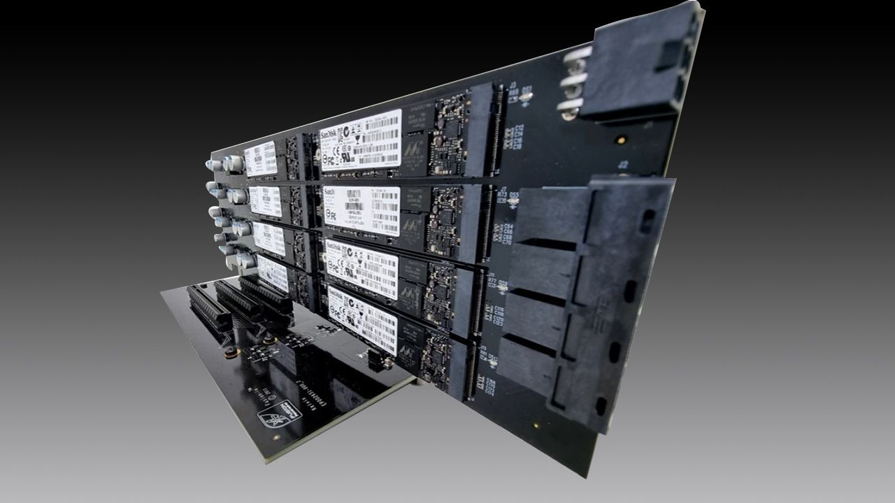 Storage Scaler Crams 16 SSDs Into One Board | Tom's Hardware