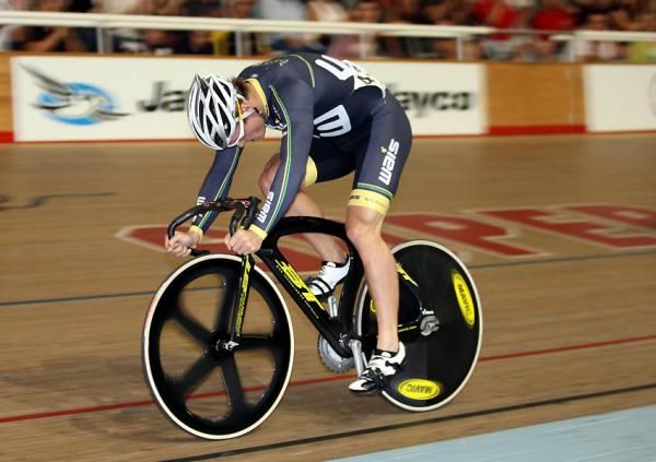 Scott Sunderland (WA) powers for the line in the men's Keirin final
