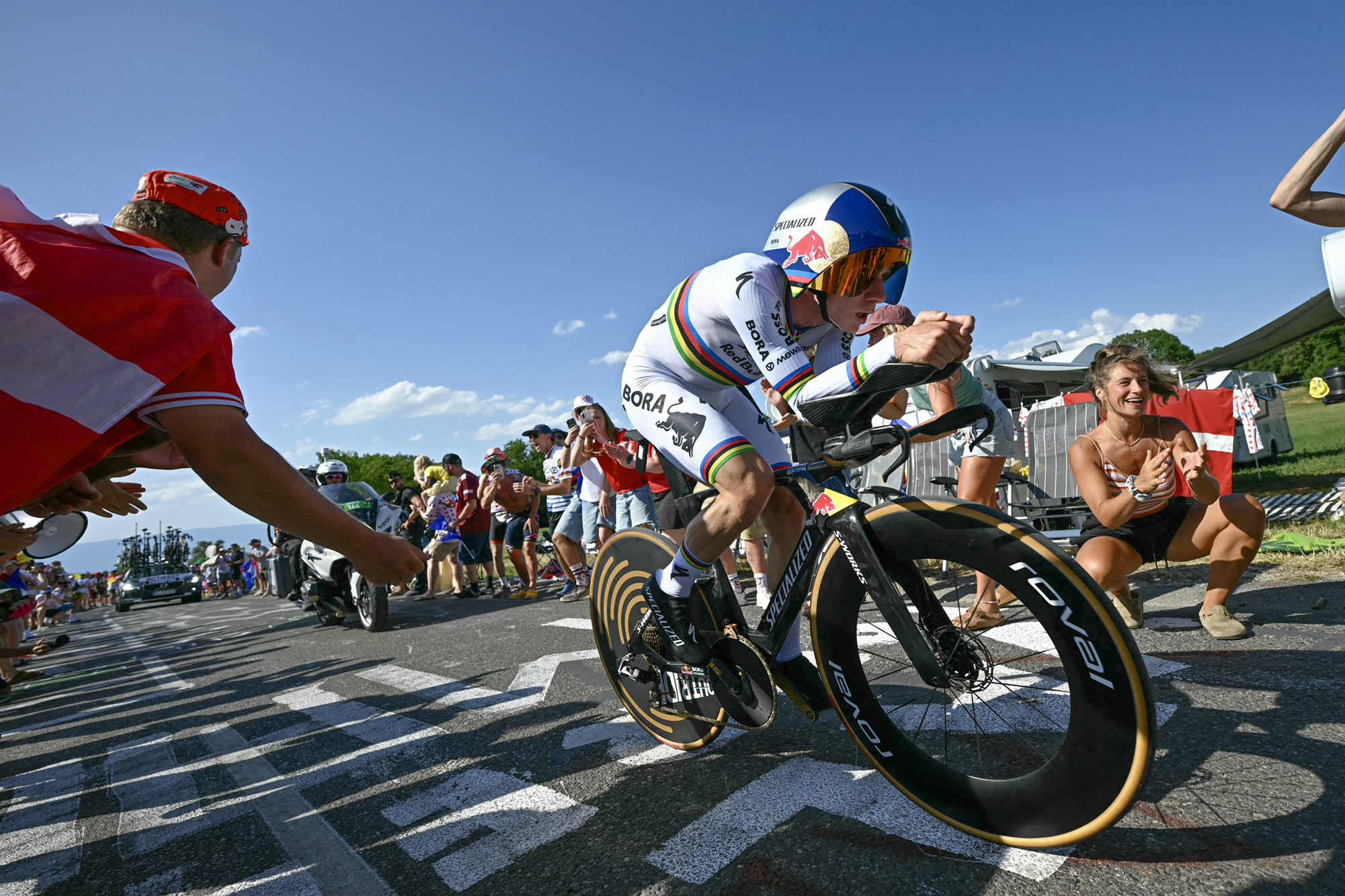 As it happened: World champion triumphs in Tour de France stage 16 time trial as fifth place crashes out