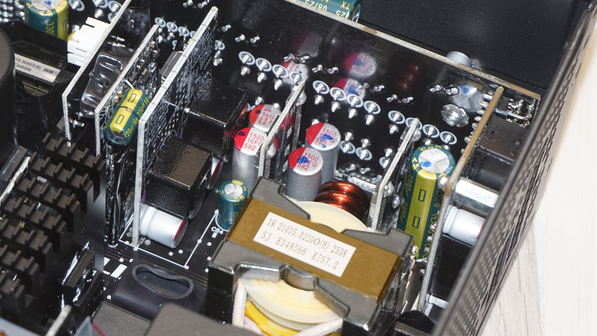 Lian Li RS1200G ATX 3.1