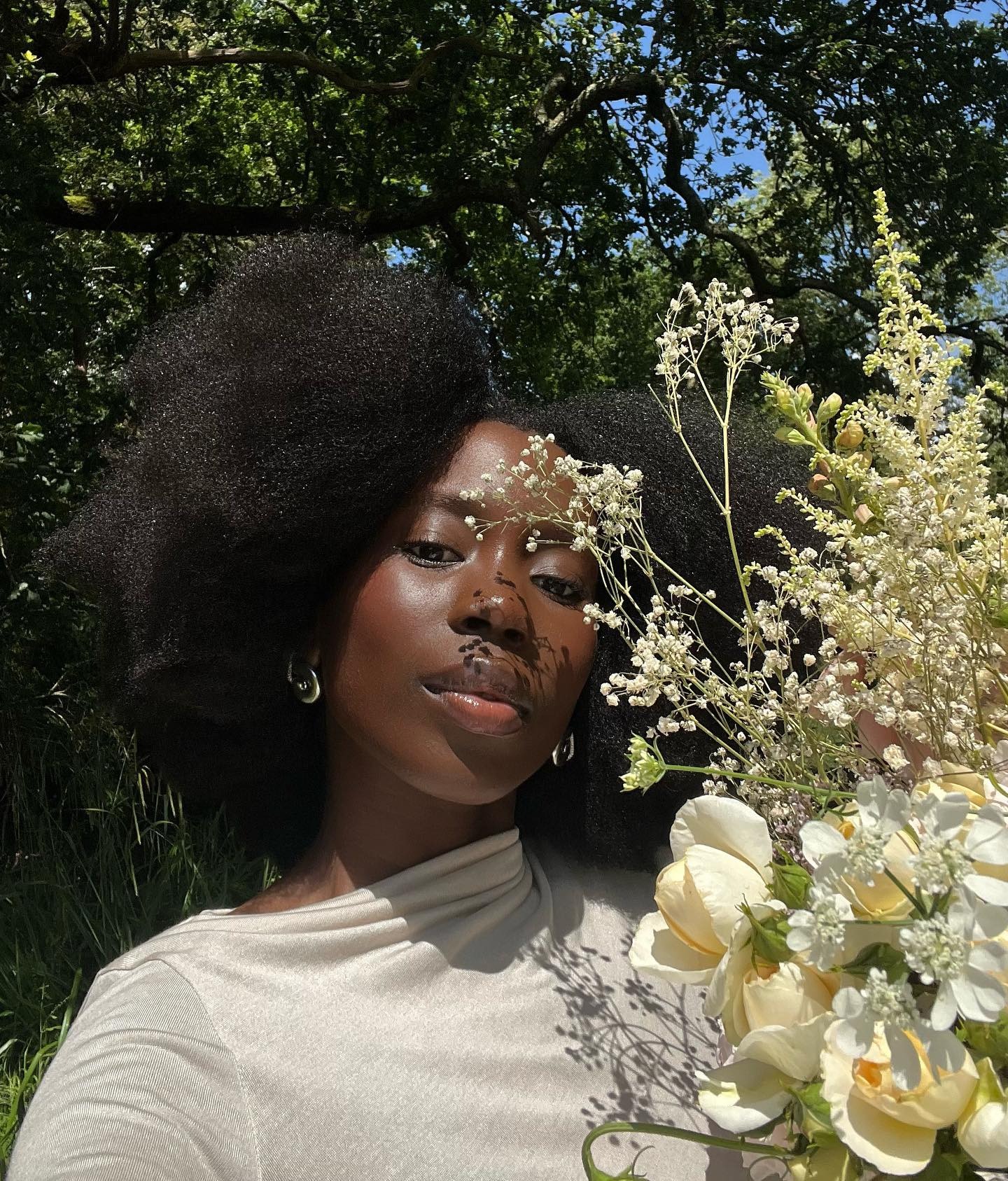 A photo of @daniellejinadu holding a bouquet of white flowers