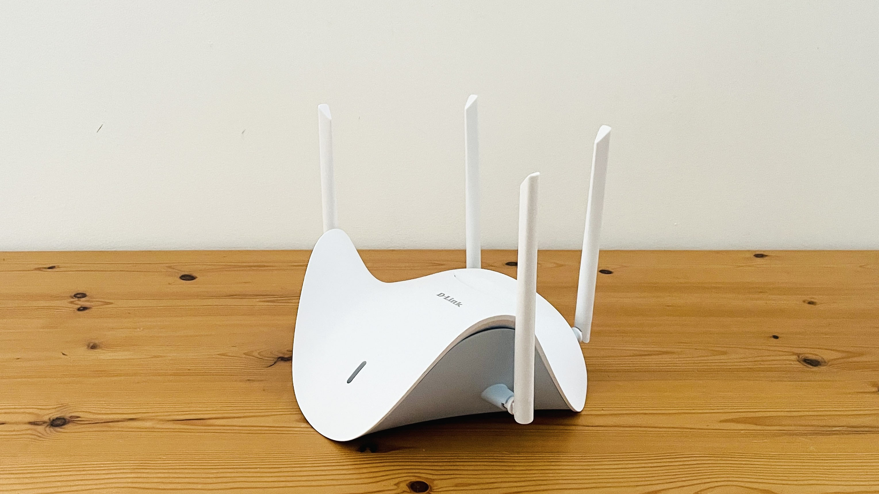 D-Link Aquila Pro AI R95 on wooden table