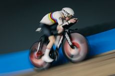 Anna Morris at speed at the UEC European track championships