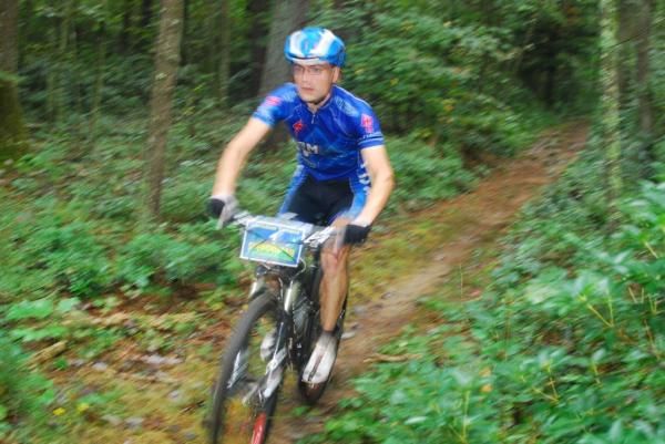 Christian Tanguy focuses hard on the trail in his attempt to catch back up to the leaders after having to change a flat while following Jeremiah Bishop and Sam Koerber down Wolf Ridge.