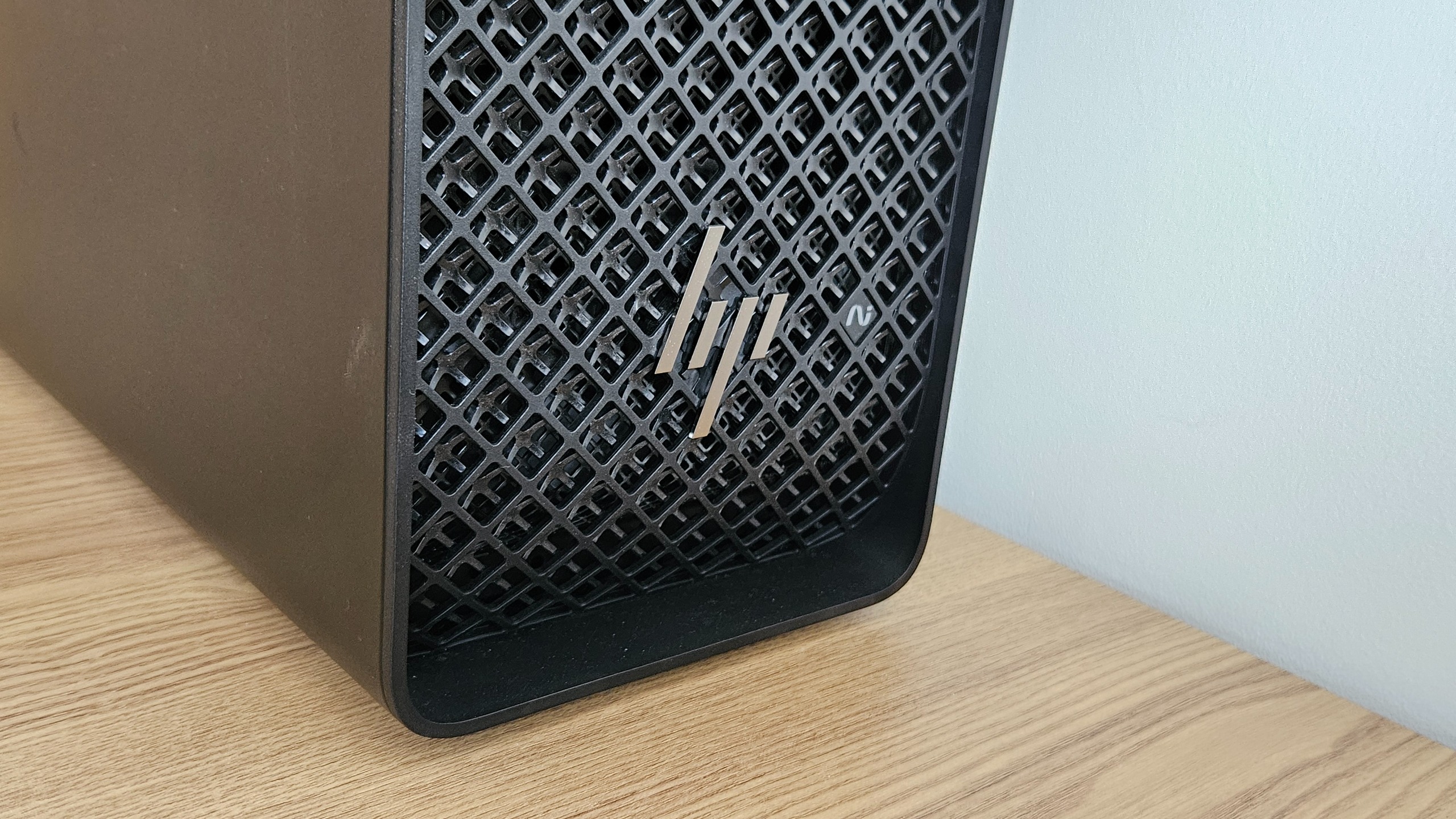 The HP Z4 G6i Workstation on a desk