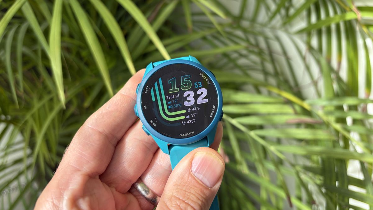 Person holding the Garmin Forerunner 170