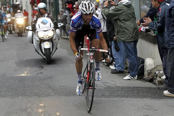 Carlos Barredo (Quick Step) attacked the yellow jersey group early on the Tourmalet.