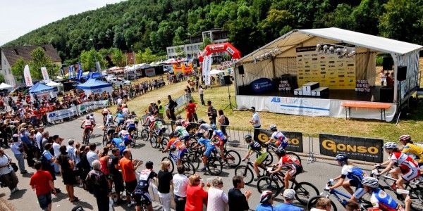 The start of the elite women's race