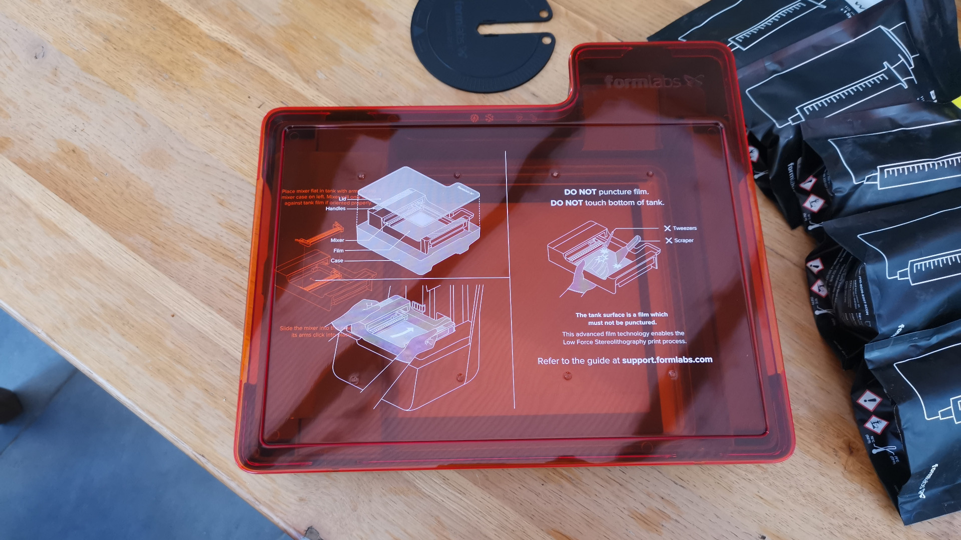 The storage box for resins tanks for the Formlabs Form 3