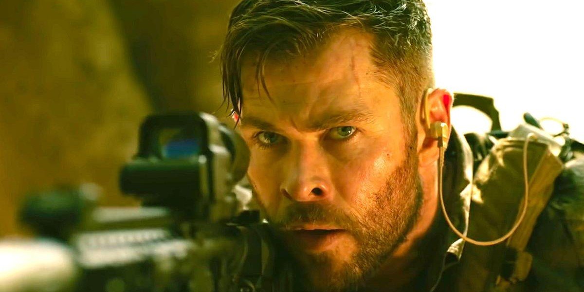 Chris Hemsworth in Extraction (2020)