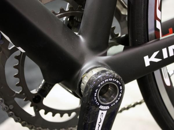The internally routed derailleur cables exit just ahead of the bottom bracket shell.