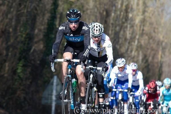 Xabier Zandio (Sky) leads the bunch.