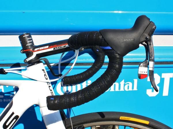 Knaven's bike is fitted with compact-bend bars.