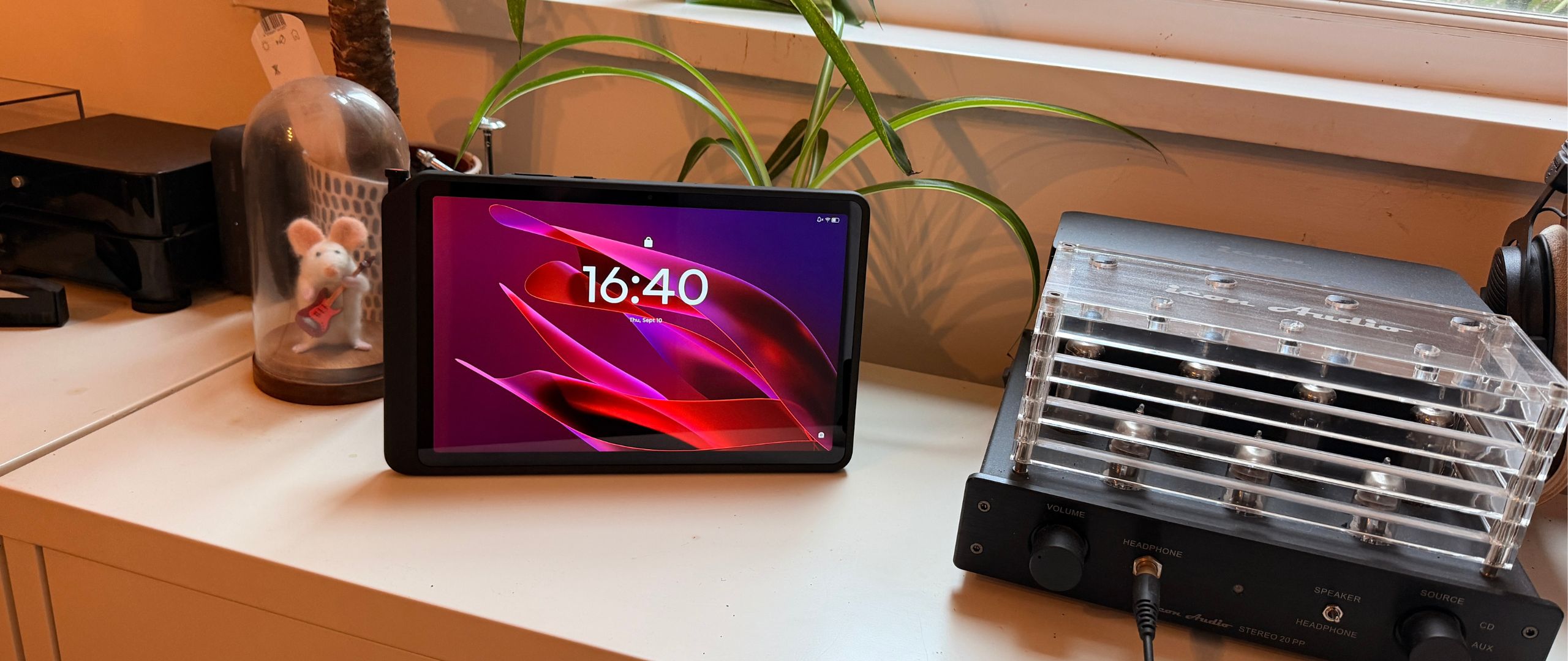 A Lenovo ThinkTab X11 on a desk