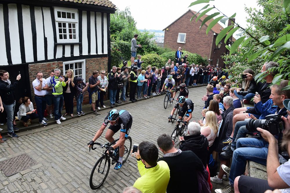 Ian Stannard (Team Sky) goes on the attack