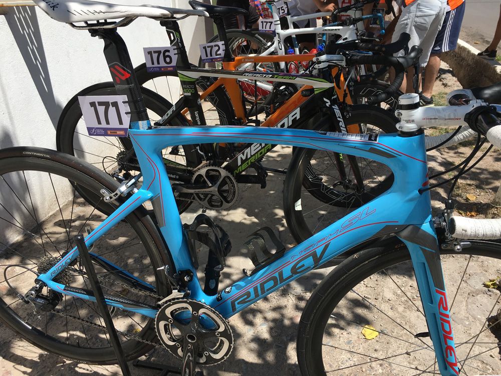 Several teams had mixed bike brands, perhaps providing their own equipment
